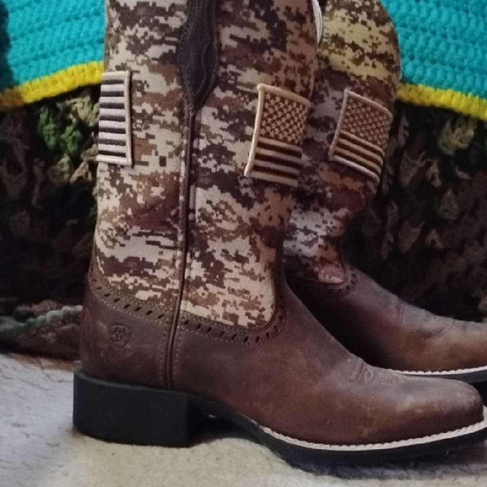Ariat Digital Camo Heeled Boots with Flag Detail - Picture 2 of 14
